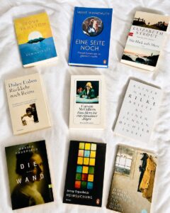 Meine Sommerbücher: Tove Jansson – Das Sommerbuch Elizabeth Strout – Mit Blick aufs Meer Jenny Erpenbeck – Heimsuchung Judith Hermann – Wir hätten uns alles gesagt Rainer Maria Rilke – Briefe an einen jungen Dichter Didier Eribon – Rückkehr nach Reims Und: Meike Winnemuth: Eine Seite noch - Warum Lesen uns so glücklich macht 